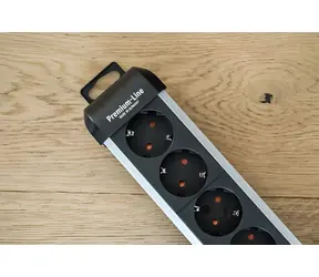 Brennenstuhl Premium-Alu-Line czarno-srebrny / Przedłużacz / 6 gniazd / 3 m / z wyłącznikiem