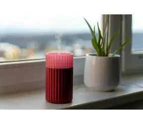 Airbi CANDLE czerwona / Dyfuzor zapachowy / Efekt płonącej świecy LED / 3 poziomy jasności / 100 ml