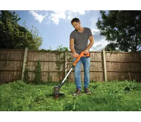 Black&Decker ST182320 / Podkaszarka żyłkowa akumulatorowa / 18 V / 2,0 Ah / szerokość koszenia 25 cm / żyłka 1,6 mm