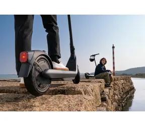 Segway Ninebot KickScooter E2 PRO E szary / Hulajnoga elektryczna / 350 W / 20 km/h / zasięg 35 km / koła 10"