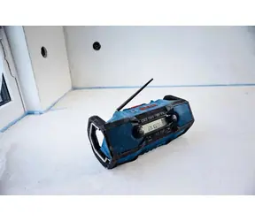 BOSCH GPB18V-3C Professional niebiesko-czarny / Radio budowlane / Bluetooth 5.4 / Tuner FM / IP54 / bez akumulatora i ładowarki