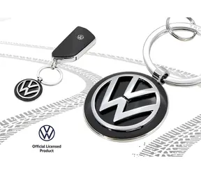 Brelok Troika Volkswagen srebrny / Brelok / metalowy / licencjonowany wzór VW
