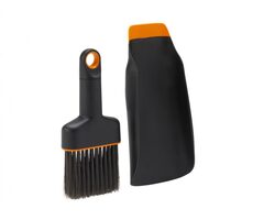 Fiskars 1071302 Łopata dwustronna z miotłą