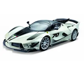 Bburago Ferrari TOP FXX-K EVO nr 70 (biały/czarny) / skala 1:18 / od 3 lat / czarny/biały