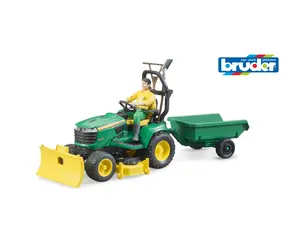 Bruder 62104 Ciągnik John Deere z przyczepą i ogrodnikiem / od 4 lat