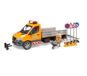 Samochód miejski Bruder 02677 MB Sprinter z osprzętem / 1:16 / od 3 lat