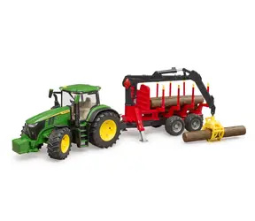 Bruder 03154 Ciągnik John Deere z przyczepą leśną i kłodami / od 3 lat 