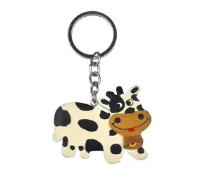 2Kids Toys Drewniany breloczek do kluczy, duża krowa / od 3 lat
