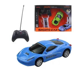 Samochód elektryczny MaDe z pilotem 14,5 cm, wymiennymi kołami, funkcją driftu, stacją ładowania / od 6 lat
