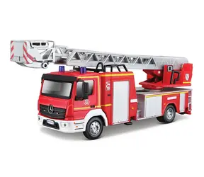 Bburago EMERGENCY Pojazd ratunkowy - Mercedes-Benz Atego Wóz strażacki / 1:50 / od 3 lat