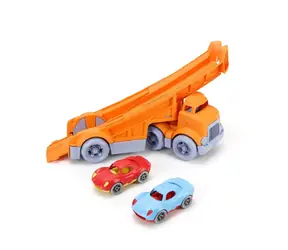Green Toys ciężarówka z 2 samochodami wyścigowymi / od 6 miesięcy