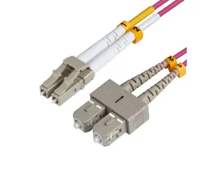 Cable światłowodowy MicroConnect LC/SC wielomodowy dupleks OM4 1m fioletowy