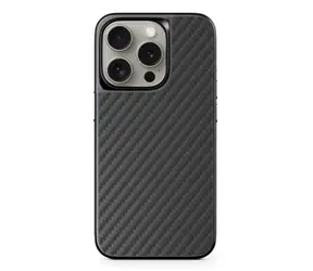 Magnetyczne etui ochronne Epico Hybrid Carbon z MagSafe do Apple iPhone 15 PLUS w kolorze czarnym