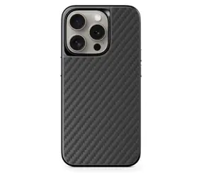 Magnetyczne etui ochronne Epico Hybrid Carbon z MagSafe do Apple iPhone 15 Pro Max w kolorze czarnym