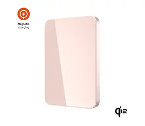 Powerbank FIXED MagZen 5 Crystal z ładowaniem bezprzewodowym w standardzie Qi2 i obsługą MagSafe o pojemności 5000 mAh w kolorze różowym