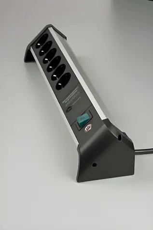 Brennenstuhl Alu-Office-Line czarny/aluminium / Listwa przeciwprzepięciowa / 6 gniazd / Kabel 3 m / 60 000 A