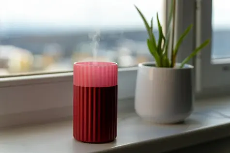 Airbi CANDLE czerwona / Dyfuzor zapachowy / Efekt płonącej świecy LED / 3 poziomy jasności / 100 ml