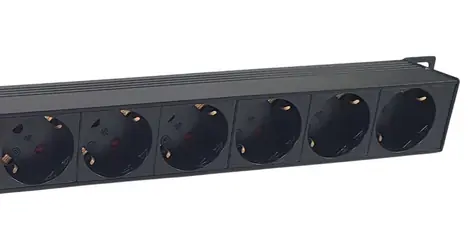 Equip 19" czarny / Panel gniazd / 1U / 8x Schuko / przełącznik / wtyczka 90° / 16 A / aluminium