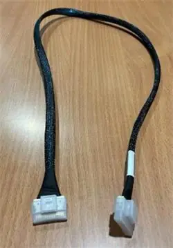 SuperMicro Slimline SAS x8 - kabel Slimline SAS x8 82 cm / Kabel / SAS / 82 cm / 85 ?