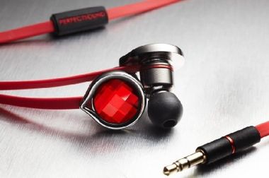 Słuchawki PerfectSound s101 /douszne / z elementami SWARKOVSKIEGO / stop aluminium i magnezu / 18 omów / jack 3,5 / czerwone
