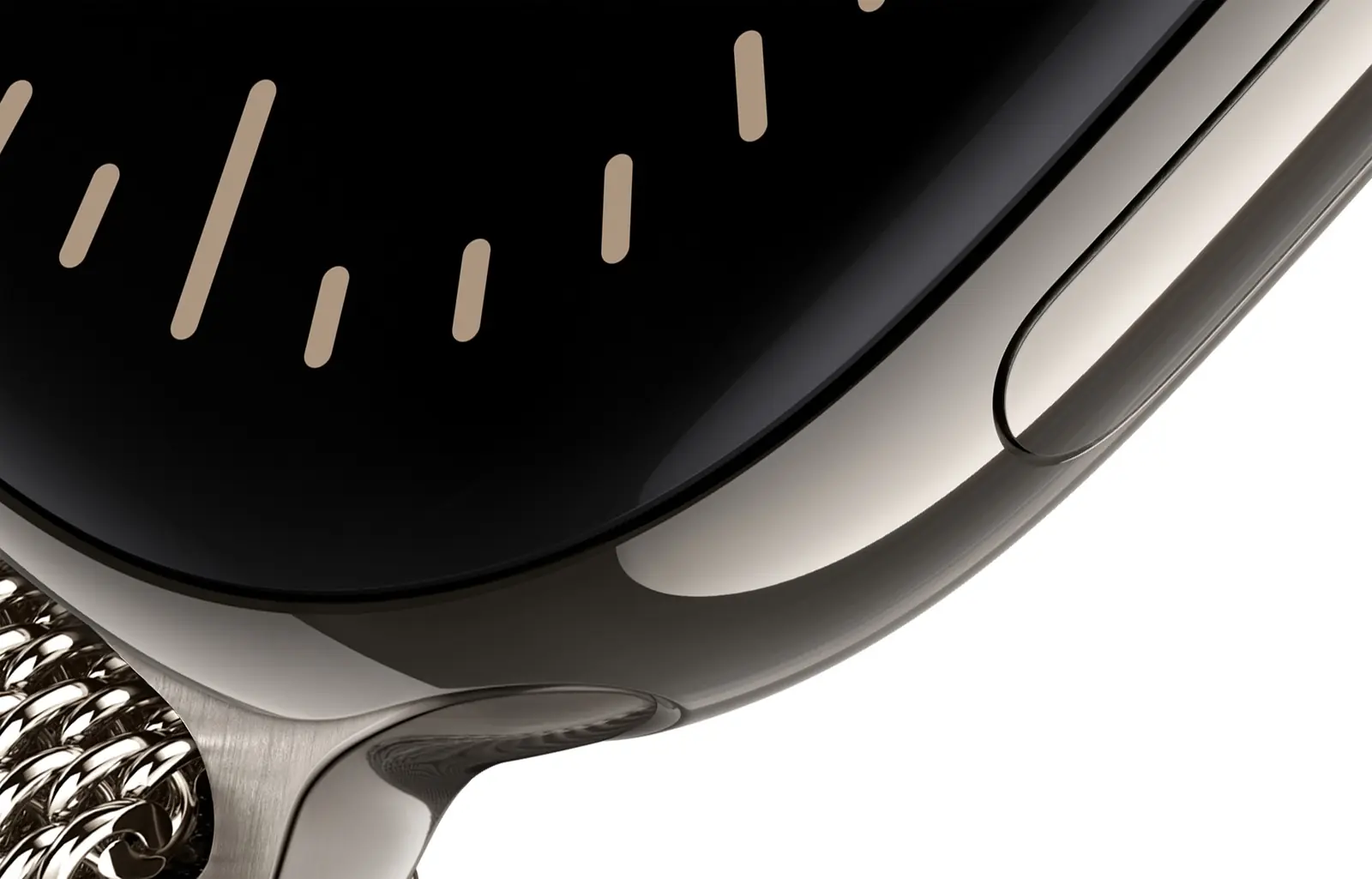 Detail titanového pouzdra Apple Watch Series 12 v přírodní barvě s milánským tahem